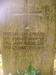 Kpr. Konrad Gawrych upami�tniony na imiennej tablicy epitafijnej na mogile zbiorowej na cm. wojennym w Kompinie. Stan z dn. 15.09.2012 r. (fot. B�a�ej Kucharski).