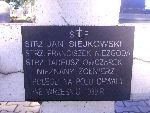 Strz. Jan Siejkowski upami�tniony na imiennej tablicy epitafijnej na mogile zbiorowej w obr�bie kwatery wojennej �o�nierzy Wojska Polskiego na cm. parafii rzymskokatolickiej pw. �w. Wawrzy�ca w Kocierzewie P�d. Stan z dn. 22.09.2012 r. (fot. B�a�ej Kucharski).