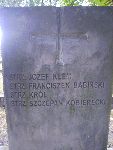 Strz. Szczepan Kobierecki upami�tniony na imiennej tablicy epitafijnej na mogile zbiorowej na cm. wojennym w Kompinie. Stan z dn. 15.09.2012 r. (fot. B�a�ej Kucharski).