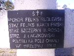 Plut. (pchor.) Feliks Rudlewski upami�tniony na imiennej tablicy epitafijnej na mogile zbiorowej w obr�bie kwatery wojennej �o�nierzy Wojska Polskiego na cm. parafii rzymskokatolickiej pw. �w. Wawrzy�ca w Kocierzewie P�d. Stan z dn. 22.09.2012 r. (fot. B�a�ej Kucharski).
