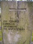 Strz. Poznantek upami�tniony na imiennej tablicy epitafijnej na mogile zbiorowej na cm. wojennym w Kompinie. Stan z dn. 15.09.2012 r. (fot. B�a�ej Kucharski).