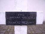 Strz. Wac�aw Kr�cicki upami�tniony na imiennej tablicy epitafijnej na mogile zbiorowej w obr�bie kwatery wojennej �o�nierzy Wojska Polskiego na cm. parafii rzymskokatolickiej pw. �w. Jakuba Aposto�a w Zdunach. Stan z dn. 27.09.2012 r. (fot. B�a�ej Kucharski).
