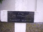Jan Sobiesi�ski upami�tniony na imiennej tablicy epitafijnej na mogile zbiorowej w obr�bie kwatery wojennej �o�nierzy Wojska Polskiego na cm. parafii rzymskokatolickiej pw. �w. Jakuba Aposto�a w Zdunach. Stan z dn. 27.09.2012 r. (fot. B�a�ej Kucharski).