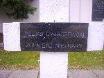 Feliks Dybaczewski upami�tniony na imiennej tablicy epitafijnej na mogile zbiorowej w obr�bie kwatery wojennej �o�nierzy Wojska Polskiego na cm. parafii rzymskokatolickiej pw. �w. Jakuba Aposto�a w Zdunach. Stan z dn. 27.09.2012 r. (fot. B�a�ej Kucharski).