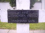 St. strz. Franciszek Izband upami�tniony na imiennej tablicy epitafijnej na mogile zbiorowej w obr�bie kwatery wojennej �o�nierzy Wojska Polskiego na cm. parafii rzymskokatolickiej pw. �w. Jakuba Aposto�a w Zdunach. Stan z dn. 27.09.2012 r. (fot. B�a�ej Kucharski).
