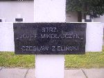 Czes�aw Zieli�ski upami�tniony na imiennej tablicy epitafijnej na mogile zbiorowej w obr�bie kwatery wojennej �o�nierzy Wojska Polskiego na cm. parafii rzymskokatolickiej pw. �w. Jakuba Aposto�a w Zdunach. Stan z dn. 27.09.2012 r. (fot. B�a�ej Kucharski).