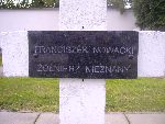 Franciszek Nowacki upami�tniony na imiennej tablicy epitafijnej na mogile zbiorowej w obr�bie kwatery wojennej �o�nierzy Wojska Polskiego na cm. parafii rzymskokatolickiej pw. �w. Jakuba Aposto�a w Zdunach. Stan z dn. 27.09.2012 r. (fot. B�a�ej Kucharski).