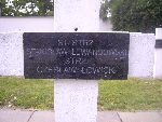 Czes�aw Marian �awicki (�owicki) upami�tniony na imiennej tablicy epitafijnej na mogile zbiorowej w obr�bie kwatery wojennej �o�nierzy Wojska Polskiego na cm. parafii rzymskokatolickiej pw. �w. Jakuba Aposto�a w Zdunach. Stan z dn. 27.09.2012 r. (fot. B�a�ej Kucharski).
