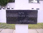 Kaszubski upami�tniony na imiennej tablicy epitafijnej na mogile zbiorowej w obr�bie kwatery wojennej �o�nierzy Wojska Polskiego na cm. parafii rzymskokatolickiej pw. �w. Jakuba Aposto�a w Zdunach. Stan z dn. 27.09.2012 r. (fot. B�a�ej Kucharski).
