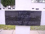 Strz. Jan G�rczewski upami�tniony na imiennej tablicy epitafijnej na mogile zbiorowej w obr�bie kwatery wojennej �o�nierzy Wojska Polskiego na cm. parafii rzymskokatolickiej pw. �w. Jakuba Aposto�a w Zdunach. Stan z dn. 27.09.2012 r. (fot. B�a�ej Kucharski).
