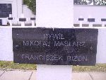 Franciszek Bizon upami�tniony na imiennej tablicy epitafijnej na mogile zbiorowej w obr�bie kwatery wojennej �o�nierzy Wojska Polskiego na cm. parafii rzymskokatolickiej pw. �w. Jakuba Aposto�a w Zdunach. Stan z dn. 27.09.2012 r. (fot. B�a�ej Kucharski).