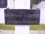 Kpr. Aleksander Kuczy�ski upami�tniony na imiennej tablicy epitafijnej na mogile zbiorowej w obr�bie kwatery wojennej �o�nierzy Wojska Polskiego na cm. parafii rzymskokatolickiej pw. �w. Jakuba Aposto�a w Zdunach. Stan z dn. 27.09.2012 r. (fot. B�a�ej Kucharski).
