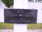 Antoni Lange upami�tniony na imiennej tablicy epitafijnej na mogile zbiorowej w obr�bie kwatery wojennej �o�nierzy Wojska Polskiego na cm. parafii rzymskokatolickiej pw. �w. Jakuba Aposto�a w Zdunach. Stan z dn. 27.09.2012 r. (fot. B�a�ej Kucharski).
