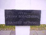 Feliks Sobaczy�ski upami�tniony na imiennej tablicy epitafijnej na mogile zbiorowej w obr�bie kwatery wojennej �o�nierzy Wojska Polskiego na cm. parafii rzymskokatolickiej pw. �w. Jakuba Aposto�a w Zdunach. Stan z dn. 27.09.2012 r. (fot. B�a�ej Kucharski).
