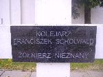 Franciszek Scholwald upami�tniony na imiennej tablicy epitafijnej na mogile zbiorowej w obr�bie kwatery wojennej �o�nierzy Wojska Polskiego na cm. parafii rzymskokatolickiej pw. �w. Jakuba Aposto�a w Zdunach. Stan z dn. 27.09.2012 r. (fot. B�a�ej Kucharski).