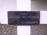 Strz. Bernard Polakowski upami�tniony na imiennej tablicy epitafijnej na mogile zbiorowej w obr�bie kwatery wojennej �o�nierzy Wojska Polskiego na cm. parafii rzymskokatolickiej pw. �w. Jakuba Aposto�a w Zdunach. Stan z dn. 27.09.2012 r. (fot. B�a�ej Kucharski).
