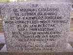 U�. Miko�aj Cymawski upami�tniony na imiennej tablicy epitafijnej na mogile zbiorowej w obr�bie kwatery wojennej �o�nierzy Wojska Polskiego na cm. parafii rzymskokatolickiej pw. Nawiedzenia Naj�wi�tszej Marii Panny i �w. J�zefa w Bielawach. Stan z dn. 29.09.2012 r. (fot. B�a�ej Kucharski).
