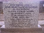 U�. Wincenty Janas upami�tniony na imiennej tablicy epitafijnej na mogile zbiorowej w obr�bie kwatery wojennej �o�nierzy Wojska Polskiego na cm. parafii rzymskokatolickiej pw. Nawiedzenia Naj�wi�tszej Marii Panny i �w. J�zefa w Bielawach. Stan z dn. 29.09.2012 r. (fot. B�a�ej Kucharski).