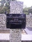 Strz. Jan Szeradzki upami�tniony na imiennej tablicy epitafijnej na mogile zbiorowej w obr�bie kwatery wojennej �o�nierzy Wojska Polskiego na cm. parafii rzymskokatolickiej pw. �w. Bart�omieja Aposto�a w Domaniewicach. Stan z dn. 20.09.2012 r. (fot. B�a�ej Kucharski).