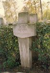 Piotr Cieka�ski upami�tniony w imiennej inskrypcji epitafijnej na mieczokrzy�u betonowym na jednej z mogi� Cmentarza Wojskowego w Warszawie, ul. Pow�zkowska. Stan z dn. 26 marca 2011 r. (fot. udost�pni�a: Alina Chojnacka).