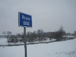 Przejezdzajac przez miejscowosci, na terenie ktorych toczyly sie walki we wrzesniu 1939 roku, uslyszalam w radio zapomniana juz piosenke: 
"Powiedz mi kto dal im prawo walk, gdy moje serce chce bic, zyc (...).
Powiedz mi dlaczego mam sie bac, na bacznosc stawiac sny, zapiac sie w brazowy pas.
Powiedz mi dlaczego tak ma byc, ze licze kazdy dzien i w kazdym mam te same lzy (...)". Slowa tej piosenki, w tym miejscu "trafily" moje serce.  "Kociol nad Bzura" odzwierciedlil sie w moich uczuciach.  Bol, gniew, nienawisc, zlosc, zal, smutek, rozpacz, samoloty, czolgi, Bronek miedzy tymi czolgami, moja prababcia i moj chory dziadek, ktorzy tak bardzo pragneli tutaj przyjechac, a nie mogli... Nie moglam powstrzymac lez!
