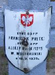 Franciszek Pr�tki, upami�tniony na imiennej tablicy epitafijnej na kwaterze wojennej na cmentarzu rzymskokatolickim w Rybnie. Stan z 2005r.