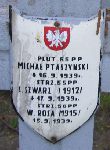 Stanis�aw Szwarz, upami�tniony na imiennej tablicy epitafijnej na kwaterze wojennej na cmentarzu rzymskokatolickim w Rybnie. Stan z 2005r.
