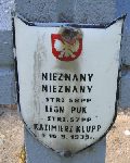 Kazimierz Klupp, upami�tniony na imiennej tablicy epitafijnej na kwaterze wojennej na cmentarzu rzymskokatolickim w Rybnie. Stan z 2005r.