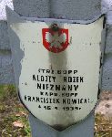 Alojzy Ro�ek, upami�tniony na imiennej tablicy epitafijnej na kwaterze wojennej na cmentarzu rzymskokatolickim w Rybnie. Stan z 2005r.