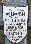 Stefan Wolda�ski upami�tniony na imiennej tabliczce epitafijnej na jednej z mogi� zbiorowych kwatery wojennej na cm. parafialnym w Juliopolu. Stan z dn. 25. 12. 2004 r. (fot. Marcin. Prengowski).