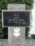 Strz. Jan Kowalski upami�tniony na imiennej tablicy epitafijnej na mogile zbiorowej w obr�bie kwatery wojennej �o�nierzy Wojska Polskiego na cmentarzu parafialnym w Woli Cyrusowej. Stan z dn. 21.09.2013r. (fot. B�a�ej Kucharski).