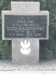 Ppor. rez. Kazimierz Dziewanowski upami�tniony na imiennej tabliczce epitafijnej na jednej z mogi� zbiorowych kwatery wojennej na cmentarzu parafii pw. Narodzenia Naj�wi�tszej Maryi Panny Ko�cio�a Starokatolickiego Mariawit�w w Woli Cyrusowej. Stan z dn. 21 wrze�nia 2013 r. (fot. B�a�ej Kucharski).