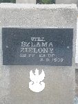 Strz. Szlama Zielony upami�tniony na imiennej tablicy epitafijnej na mogile zbiorowej w obr�bie kwatery wojennej �o�nierzy Wojska Polskiego na cmentarzu parafialnym w Woli Cyrusowej. Stan z dn. 21.09.2013r. (fot. B�a�ej Kucharski).