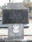 St. strz. Edward Hendler upami�tniony na imiennej tablicy epitafijnej na mogile zbiorowej w obr�bie kwatery wojennej �o�nierzy Wojska Polskiego na cmentarzu parafialnym w Dmosinie. Stan z dn. 19.10.2013r.            (fot. B�a�ej Kucharski).
