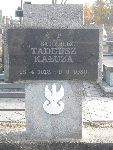 Strz. Tadeusz Ka�u�a upami�tniony na imiennej tablicy epitafijnej na mogile zbiorowej w obr�bie kwatery wojennej �o�nierzy Wojska Polskiego na cmentarzu parafialnym w Dmosinie. Stan z dn. 19.10.2013r. (fot. B�a�ej Kucharski).