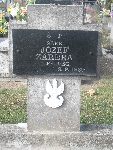 Szer. J�zef Zar�ba upami�tniony na tablicy na mogile zbiorowej w obr�bie kwatery wojennej �o�nierzy Wojska Polskiego na cmentarzu parafialnym w Dmosinie.                                           Stan z dn. 19.10.2013r. (fot. B�a�ej Kucharski).