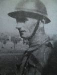 Kpr. (ogn.?) W�adys�aw Sikora z 7 dywizjonu artylerii konnej; kawaler Orderu Virtuti Militari (fot. za: Abraham R., Wspomnienia wojenne znad Warty i Bzury, wyd. II popr., Warszawa 1990).