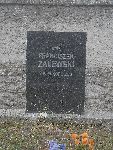 Kpr. Franciszek Zalewski upami�tniony na jednej z tablic nagrobnych mogi�y zbiorowej na cmentarzu parafii rzymskokatolickiej pw. �w. Wojciecha w M�kolicach. Stan z dn. 02. 05. 2015 r. (fot. B�a�ej Kucharski).