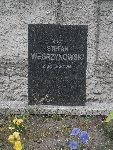 Strz. Stefan W�grzynowski upami�tniony na jednej z tablic nagrobnych mogi�y zbiorowej na cmentarzu parafii rzymskokatolickiej pw. �w. Wojciecha w M�kolicach. Stan z dn. 02. 05. 2015 r. (fot. B�a�ej Kucharski).