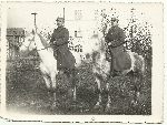 Albin Rzepiak (z lewej) jako �o�nierz Ludowego Wojska Polskiego, 1944/1945 r. (fot. ze zb. rodzinnych).