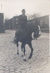 Ppor. Edward Lankamer w czasie s�u�by w 4 Pu�ku Artylerii Lekkiej w Inowroc�awiu, 1938/1939 r. (fot. ze zb. rodzinnych).