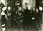 Ppor. Wiktor Ziemi�ski podczas spotkania Prezydenta Rzeczypospolitej Polskiej Ignacego Mo�cickiego i G��wnego Inspektora Si� Zbrojnych Marsza�ka Edwarda Rydza-�mig�ego z prymusami szk� oficerskich na Zamku Kr�lewskim w Warszawie w 1938 r. (fot. ze zb. rodzinnych).