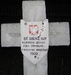 Stanis�aw ..., upami�tniony na imiennej tablicy epitafijnej na cmentarzu wojskowym w Sochaczewie - Trojanowie, al. 600-lecia. Stan z 2005 r.