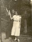 Por. Stefan D�bek w 1935 r. w towarzystwie narzeczonej Marty Zdziebkowskiej (fot. ze zb. rodzinnych Teresy Krzy�anowskiej).