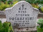 Stefan Potarzycki upami�tniony na imiennej p�ycie epitafijnej na jednej z mogi� kwatery wojennej na cm. parafialnym w Modlnej. Stan z dn. 03. 06. 2007 r. (fot. Micha� Kaczmarek).