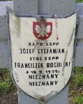 Stefaniak, upami�tniony na imiennej tablicy epitafijnej na kwaterze wojennej na cmentarzu rzymskokatolickim w Rybnie. Stan z 2005r.