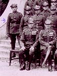 Strz. Alojzy Ro�ek (oznaczony strza�k�) - kadr z fotografii zbiorowej, pami�tki ostrego strzelania 4 kompanii 69 pu�ku piechoty (archiwum rodzinne).