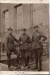 Szczepan Janicki (w �rodku) w 1923 r. podczas s�u�by w 70 pu�ku piechoty (fot. ze zb. rodzinnych).
