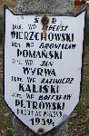 Tadeusz Wierzchowski upami�tniony na imiennej tabliczce epitafijnej na jednej z mogi� zbiorowych cmentarza wojennego w Radziwi�ce. Stan z dn. 25. 12. 2004 r. (fot. Marcin Prengowski).