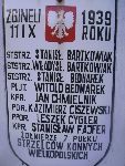 Strz. Stanis�aw Bartkowiak upami�tniony na imiennej tablicy epitafijnej na mogile zbiorowej na cm. parafialnym w G�ownie. Stan z dn. 06. 08. 2012 r. (fot. B�a�ej Kucharski).
